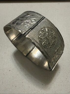 Vintage Stunning Sterling Silver 925 Engraved Hinged Cuff Bracelet 7 inch